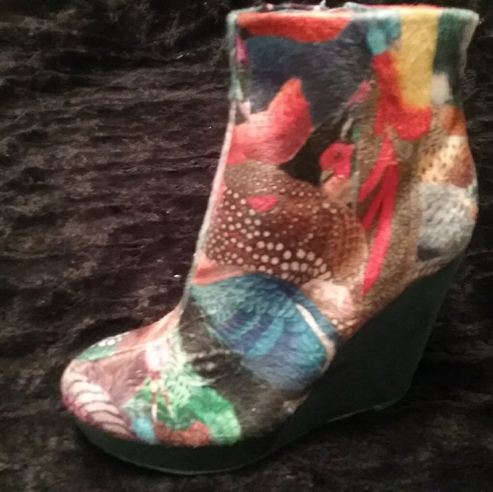 Boots - Picture 2 of 5